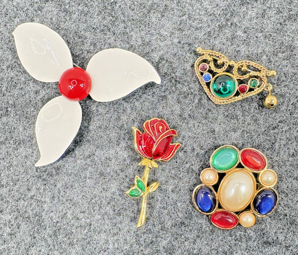 Lot of 4 Vintage Brooches Pins Estate Jewelry Avon Cabochon Enamel Rose Floral
